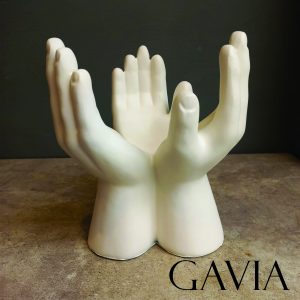 Escultura manos bl
